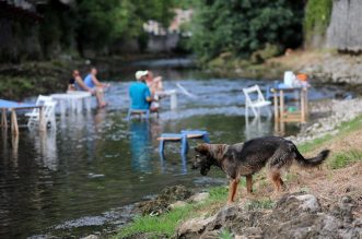 Rijeka: Otvoreno je privremeno jednodnevno kupalište i sunčalište “Plaža na Rječini”