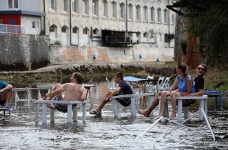 Rijeka: Otvoreno je privremeno jednodnevno kupalište i sunčalište “Plaža na Rječini”