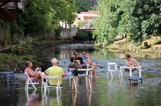 Rijeka: Otvoreno je privremeno jednodnevno kupalište i sunčalište “Plaža na Rječini”