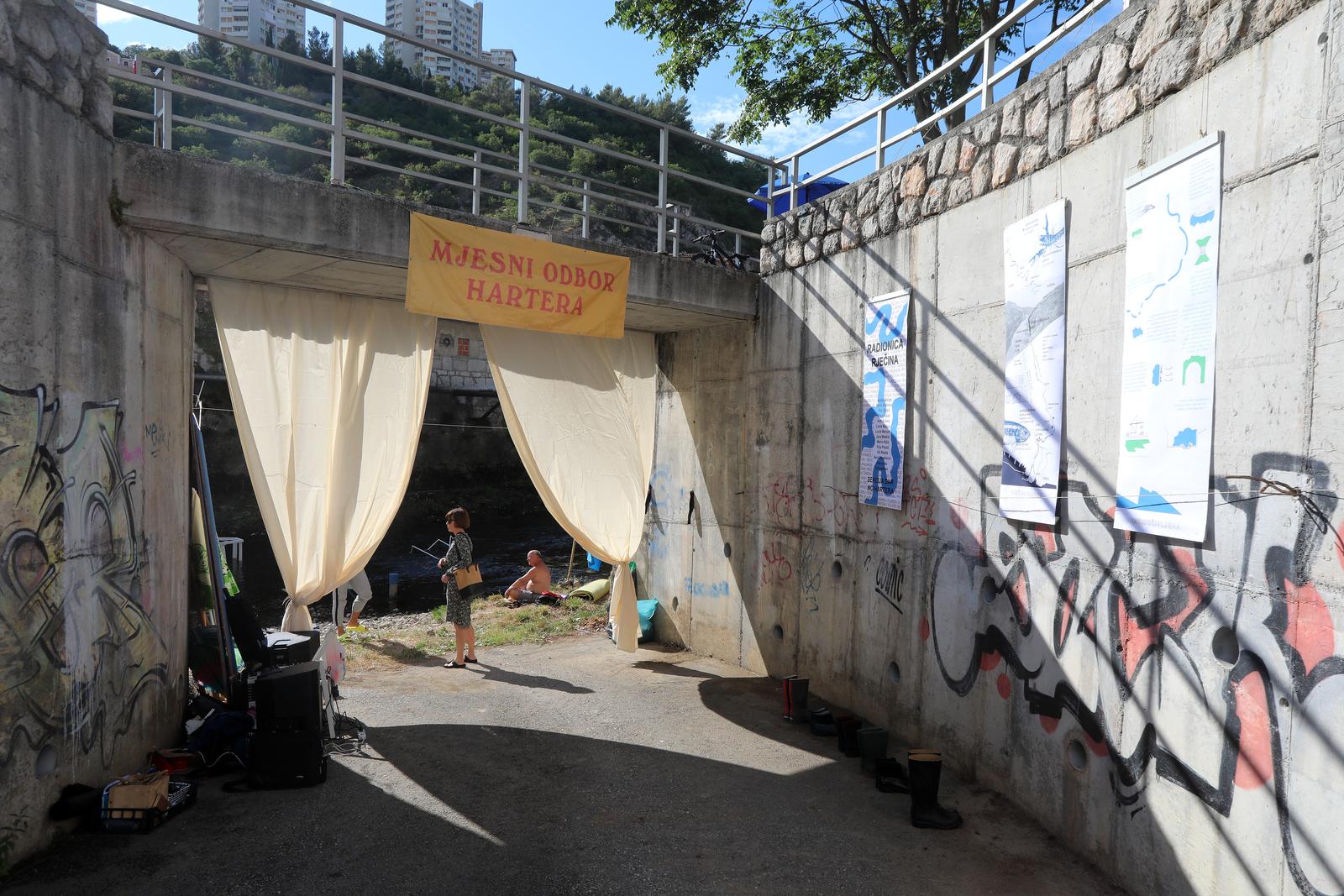 Rijeka: Otvoreno je privremeno jednodnevno kupalište i sunčalište “Plaža na Rječini”