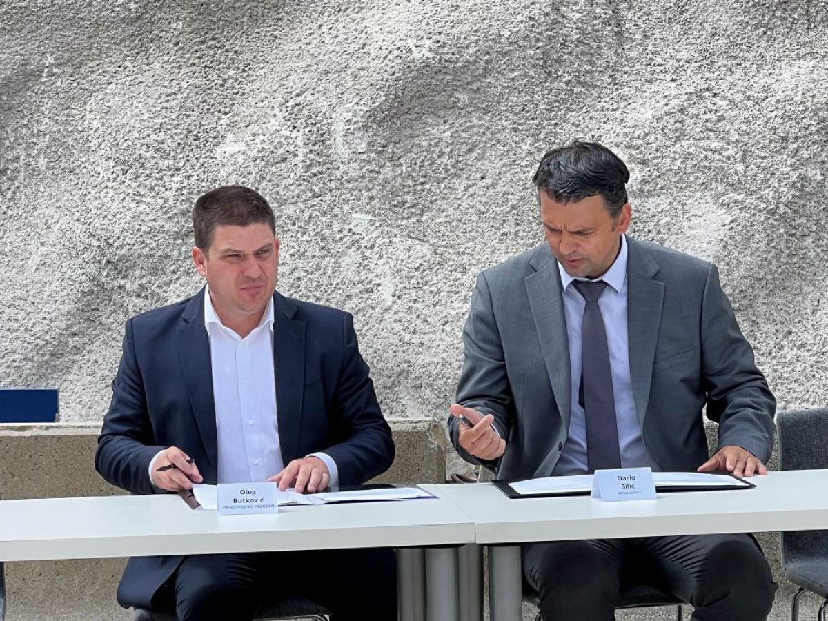 Slika 4-Potpisivanje Sporazuma vezano uz cestu Dobreć-PUO Kvarner 12-07-2022