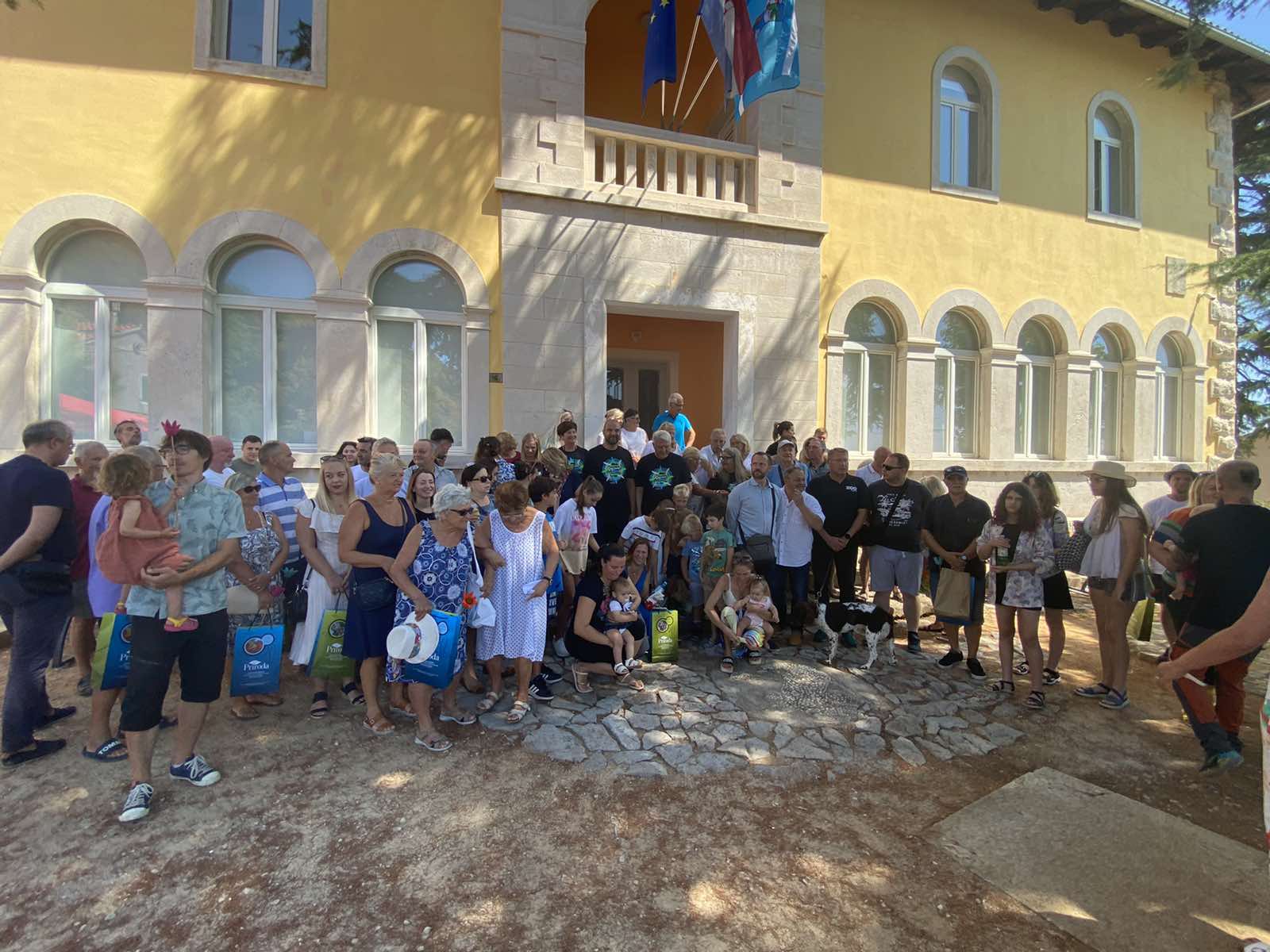 cres beli bjeloglavi sup (5) cres beli bjeloglavi sup (5)