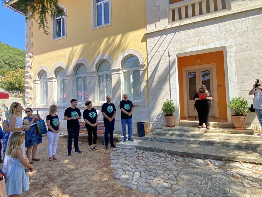 cres beli bjeloglavi sup (7) cres beli bjeloglavi sup (7)