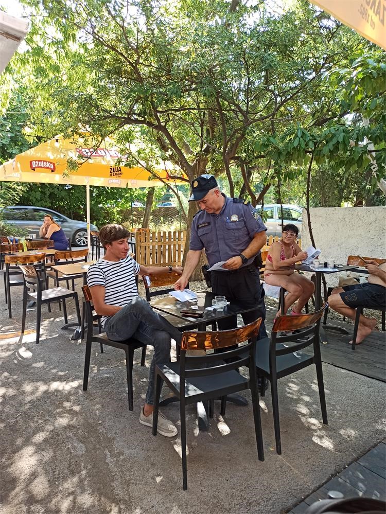 policija info punkt (2) policija info punkt (2)