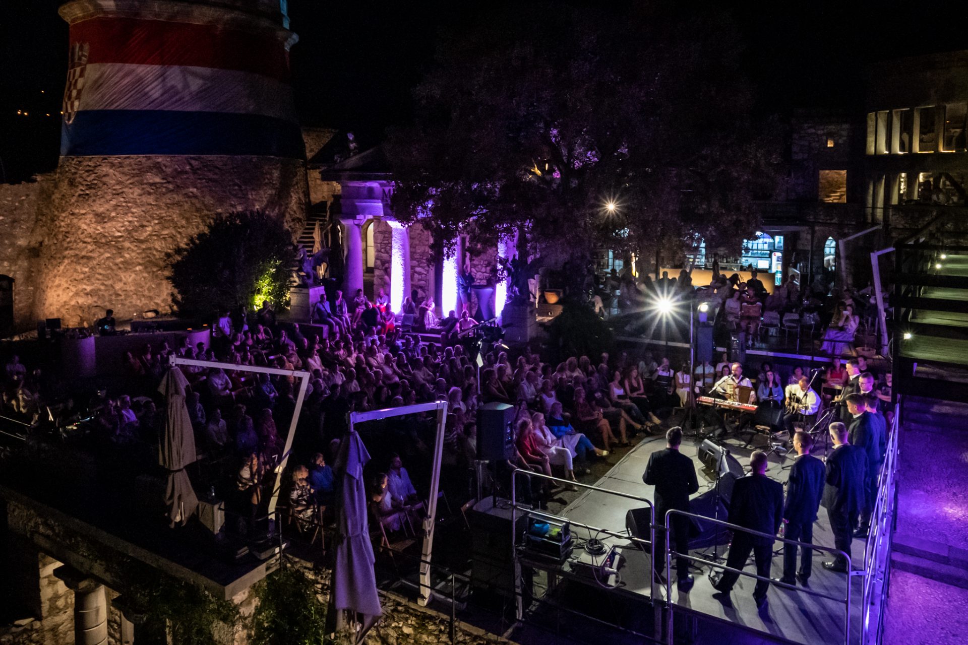 2022_08_12-22_23_35-00082_ILCE-7M3