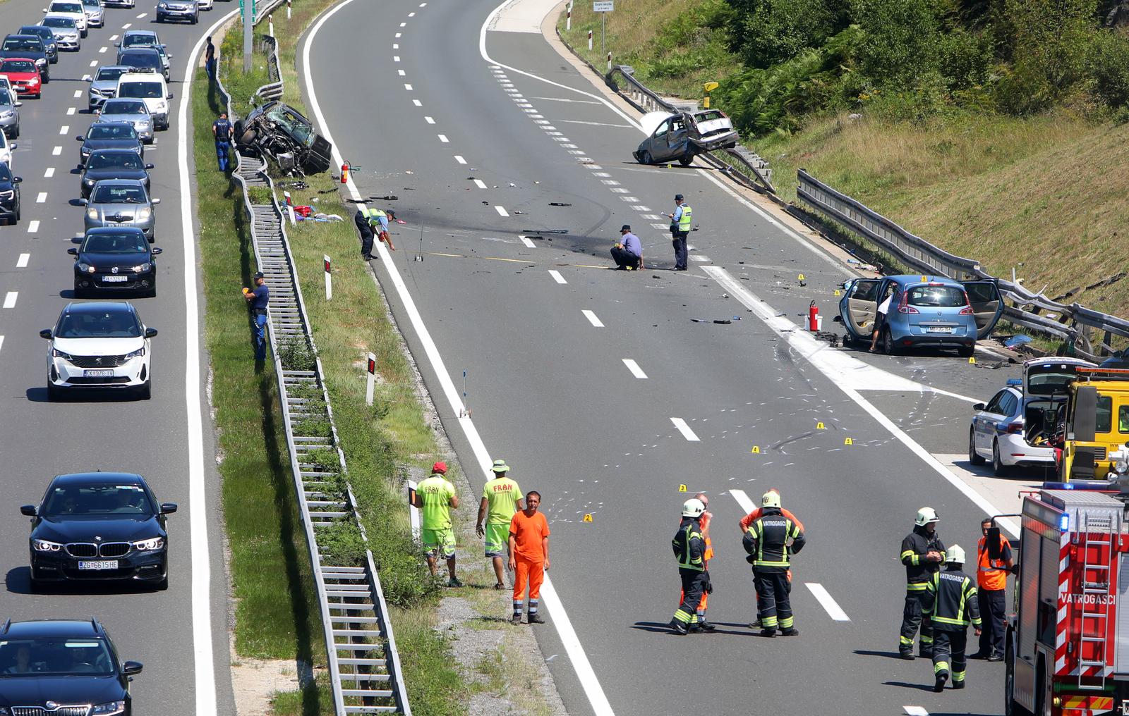 U prometnoj nesreći na autocesti A1 poginula jedna osoba, više ih je ozlijeđeno