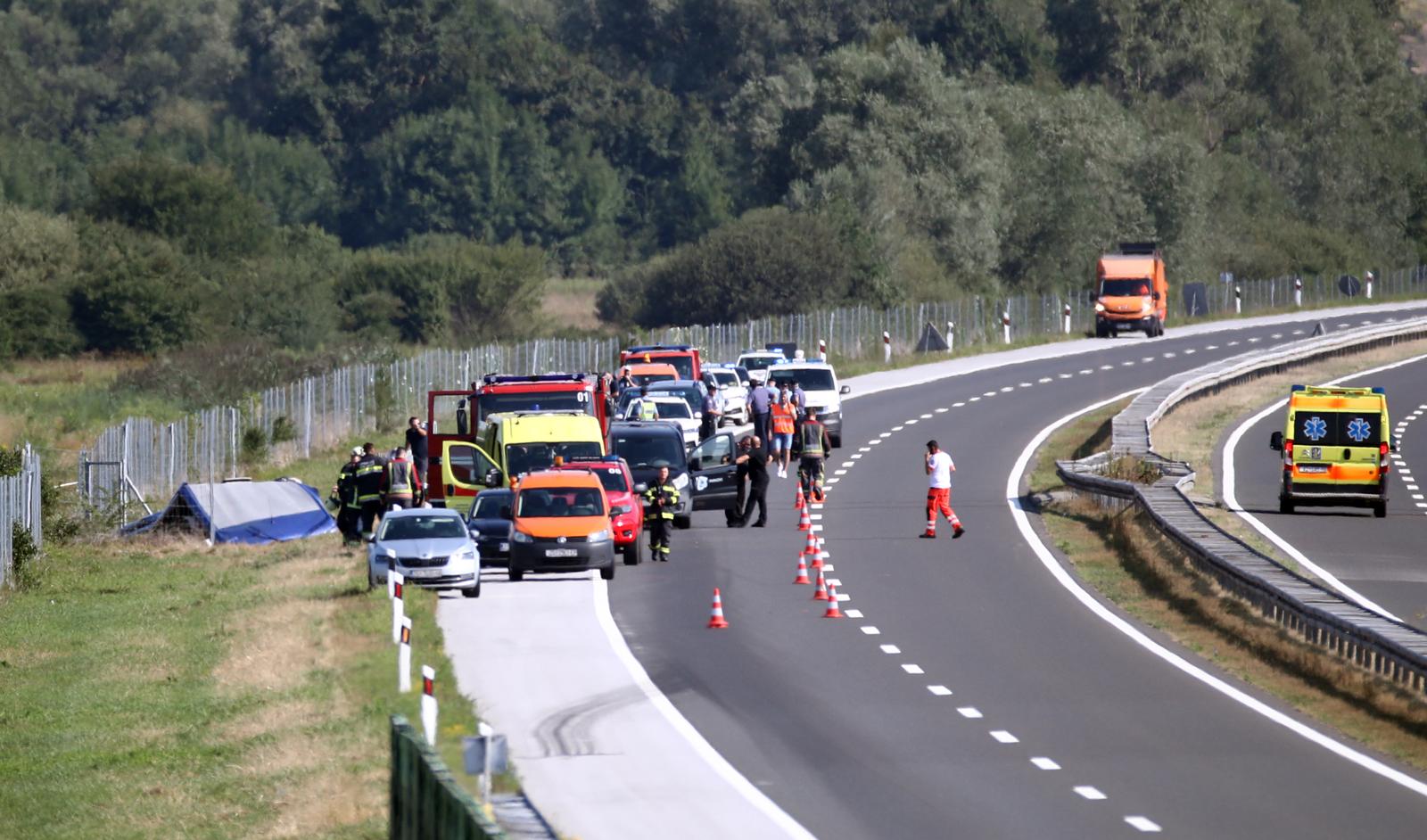 Teška nesreća na A4: Sletio autobus, više poginulih, veći broj teško ozlijeđenih Teška nesreća na A4: Sletio autobus, više poginulih, veći broj teško ozlijeđenih