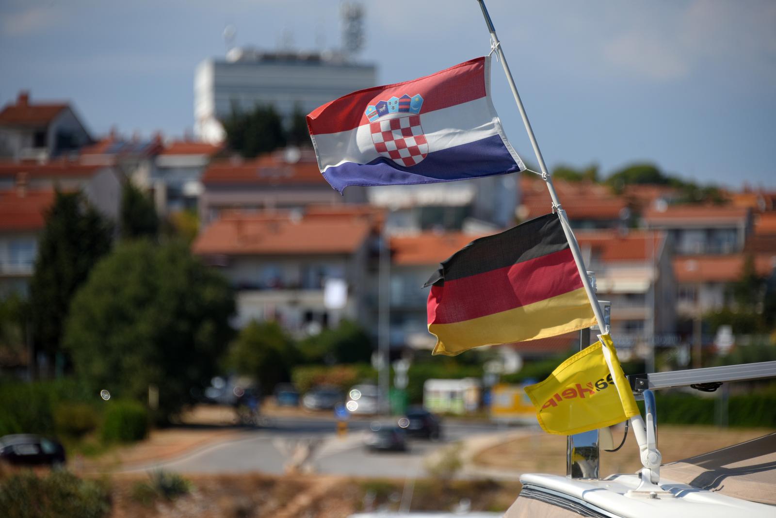 Pula: Sudarila se dva plovila u blizini rta Kamenjak, jedna osoba poginula Pula: Sudarila se dva plovila u blizini rta Kamenjak, jedna osoba poginula