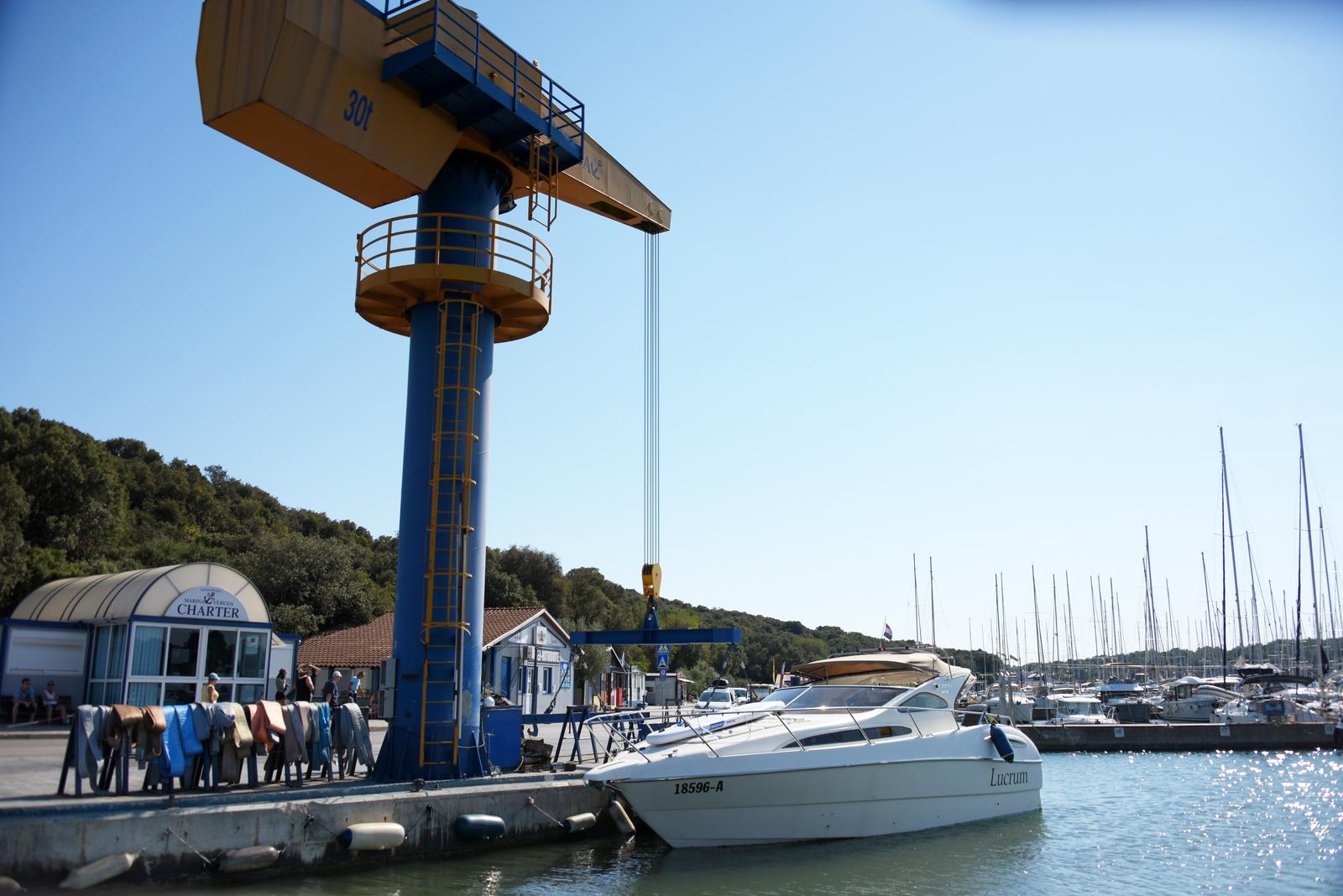 Pula: Sudarila se dva plovila u blizini rta Kamenjak, jedna osoba poginula Pula: Sudarila se dva plovila u blizini rta Kamenjak, jedna osoba poginula