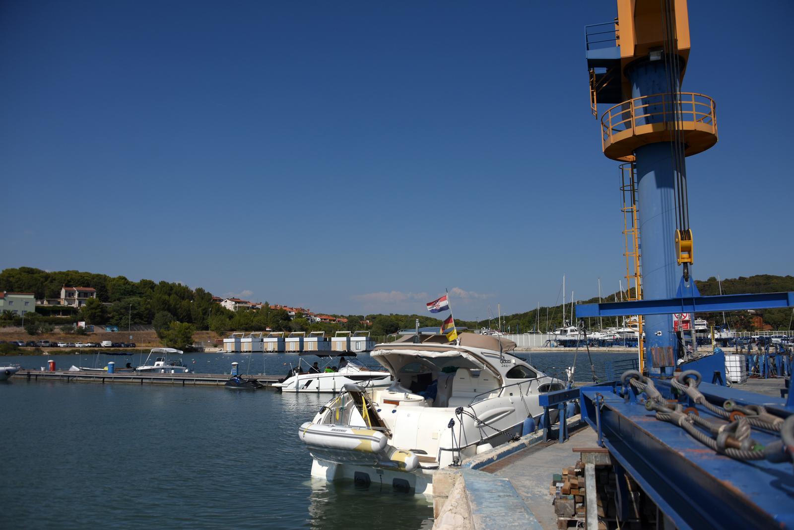 Pula: Sudarila se dva plovila u blizini rta Kamenjak, jedna osoba poginula Pula: Sudarila se dva plovila u blizini rta Kamenjak, jedna osoba poginula