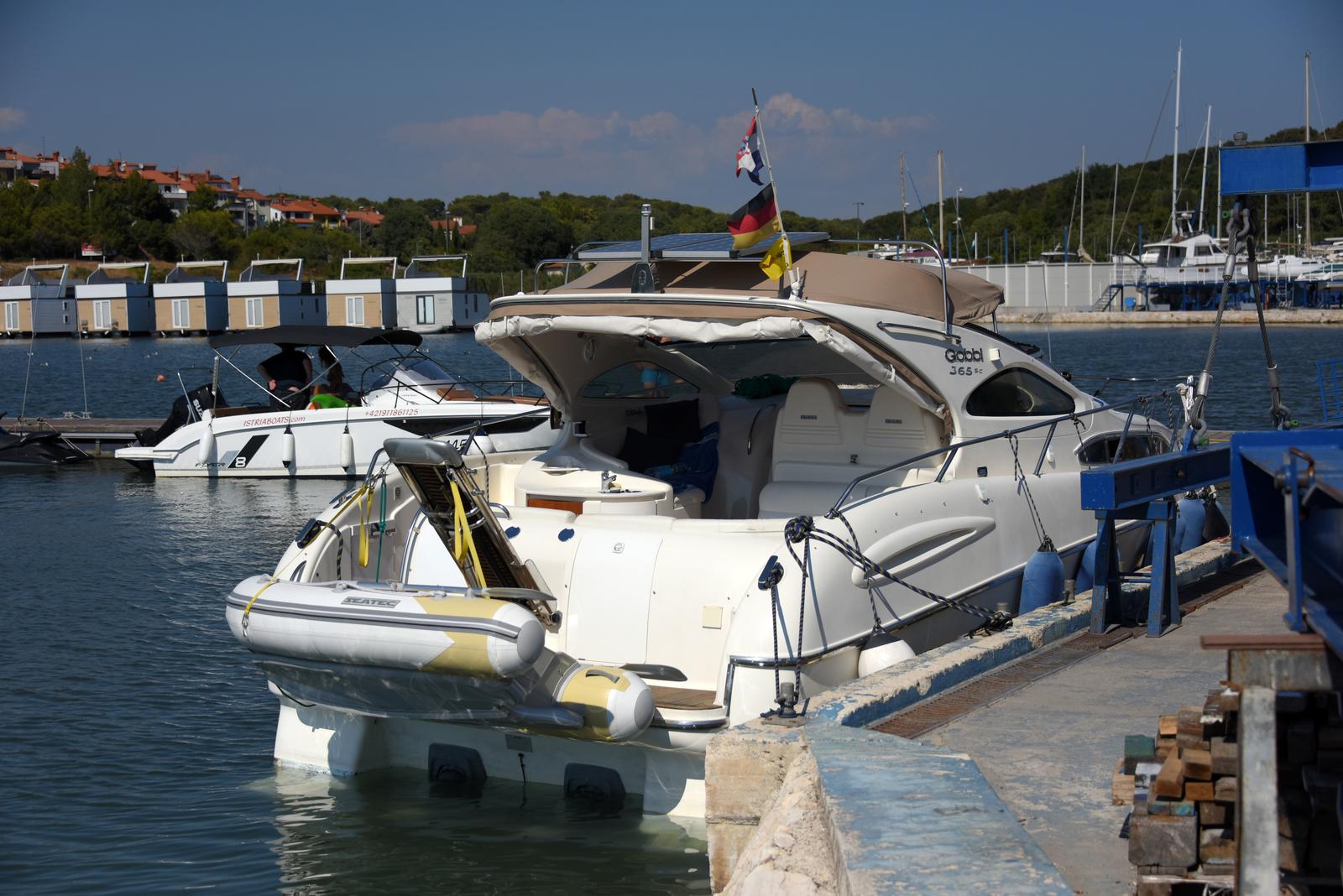 Pula: Sudarila se dva plovila u blizini rta Kamenjak, jedna osoba poginula Pula: Sudarila se dva plovila u blizini rta Kamenjak, jedna osoba poginula
