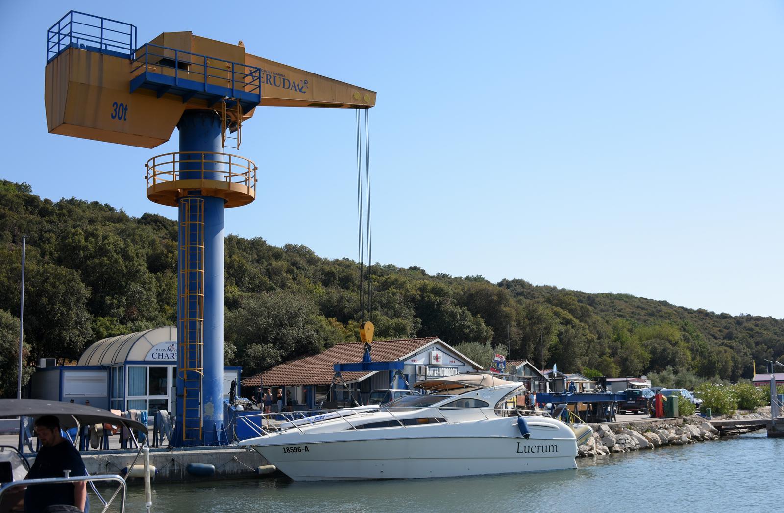 Pula: Sudarila se dva plovila u blizini rta Kamenjak, jedna osoba poginula Pula: Sudarila se dva plovila u blizini rta Kamenjak, jedna osoba poginula