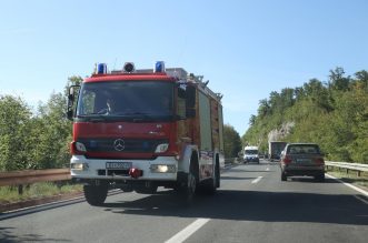 Učka: Sudarila se dva kombija i cisterna, jedna osoba poginula