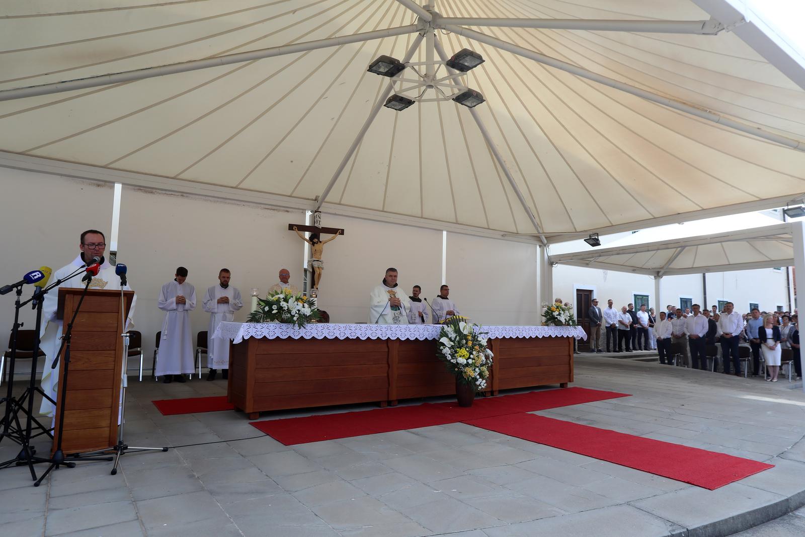 Premijer Plenković na misi u Svetištu Majke Božje Trsatske povodom blagdana Velike Gospe Premijer Plenković na misi u Svetištu Majke Božje Trsatske povodom blagdana Velike Gospe