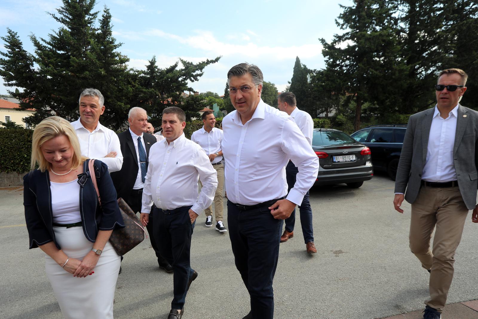 Premijer Plenković na misi u Svetištu Majke Božje Trsatske povodom blagdana Velike Gospe Premijer Plenković na misi u Svetištu Majke Božje Trsatske povodom blagdana Velike Gospe