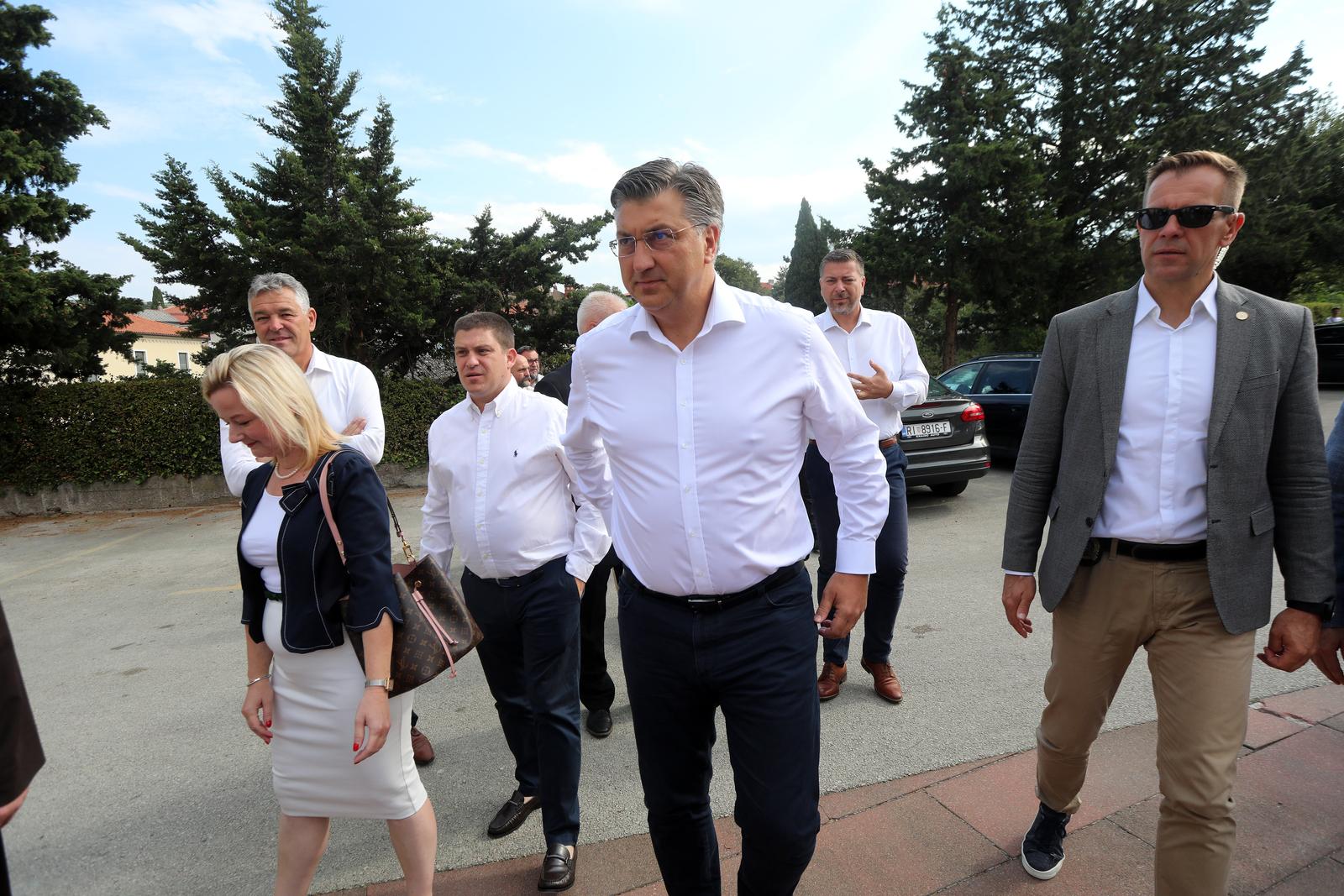 Premijer Plenković na misi u Svetištu Majke Božje Trsatske povodom blagdana Velike Gospe Premijer Plenković na misi u Svetištu Majke Božje Trsatske povodom blagdana Velike Gospe