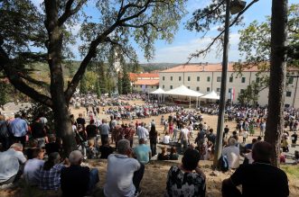 Premijer Plenković na misi u Svetištu Majke Božje Trsatske povodom blagdana Velike Gospe