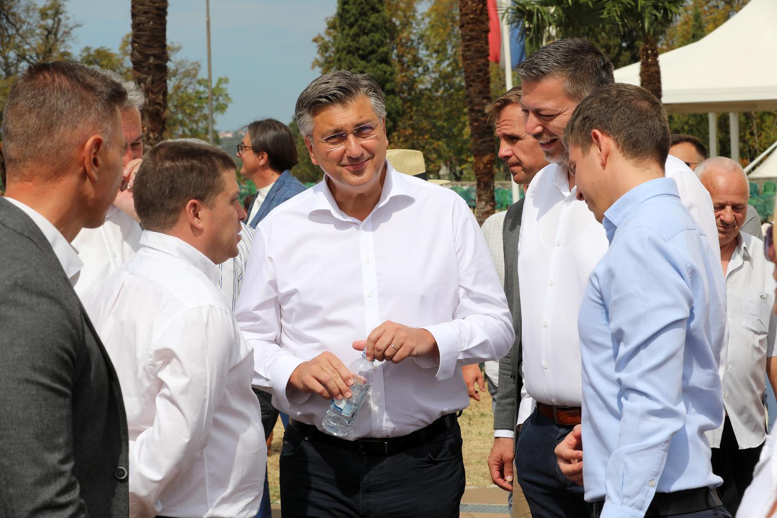 Premijer Plenkovi? na misi u Svetitu Majke Boje Trsatske povodom blagdana Velike Gospe Premijer Plenkovi? na misi u Svetitu Majke Boje Trsatske povodom blagdana Velike Gospe