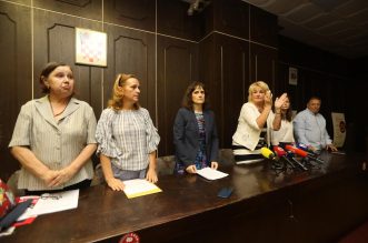 Rijeka: Sindikalna konferencija za medije povodom izvanrednih otkaza na Klinici za onkologijui radioterapiju