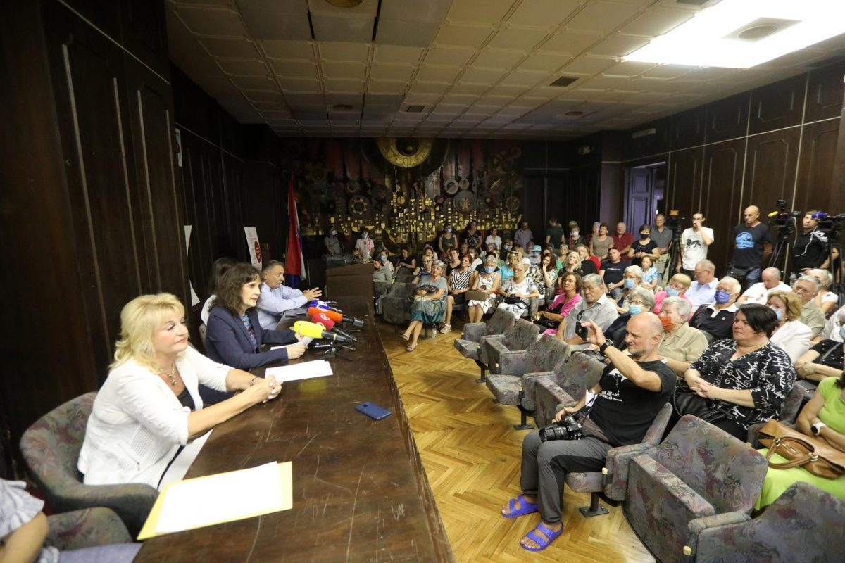Rijeka: Sindikalna konferencija za medije povodom izvanrednih otkaza na Klinici za onkologijui radioterapiju