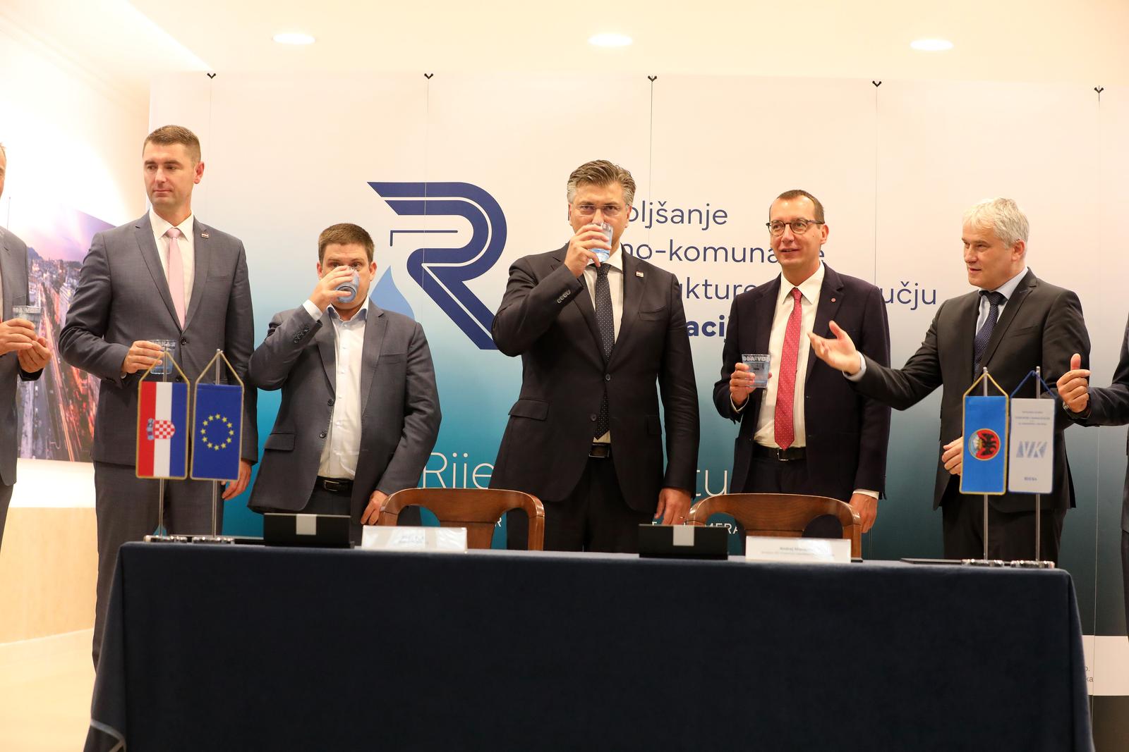 Rijeka: Premijer Plenković i ministri Butković i Filipović posjetili su grad Rijeku i sklopili ugovor o poboljšanju vodno-komunalne infrastrukture Rijeka: Premijer Plenković i ministri Butković i Filipović posjetili su grad Rijeku i sklopili ugovor o poboljšanju vodno-komunalne infrastrukture