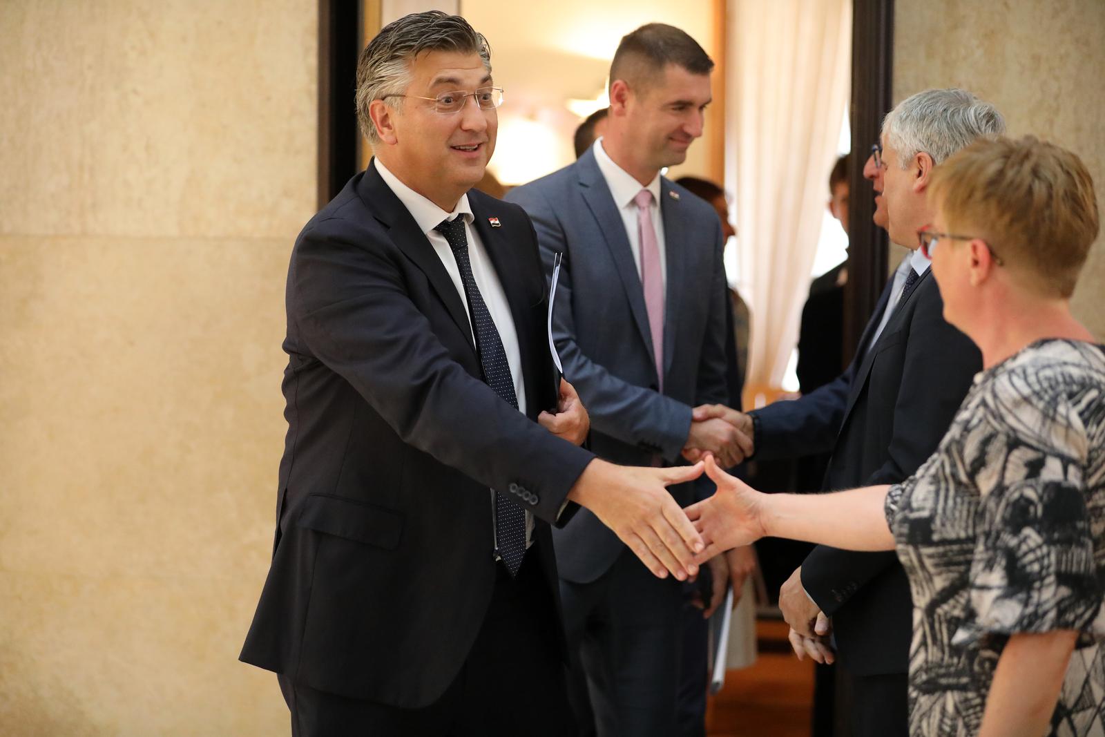 Rijeka: Premijer Plenković i ministri Butković i Filipović posjetili su grad Rijeku i sklopili ugovor o poboljšanju vodno-komunalne infrastrukture Rijeka: Premijer Plenković i ministri Butković i Filipović posjetili su grad Rijeku i sklopili ugovor o poboljšanju vodno-komunalne infrastrukture