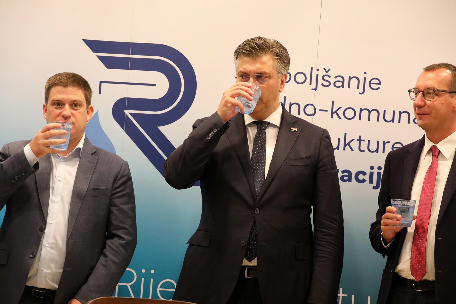 Rijeka: Premijer Plenković i ministri Butković i Filipović posjetili su grad Rijeku i sklopili ugovor o poboljšanju vodno-komunalne infrastrukture Rijeka: Premijer Plenković i ministri Butković i Filipović posjetili su grad Rijeku i sklopili ugovor o poboljšanju vodno-komunalne infrastrukture