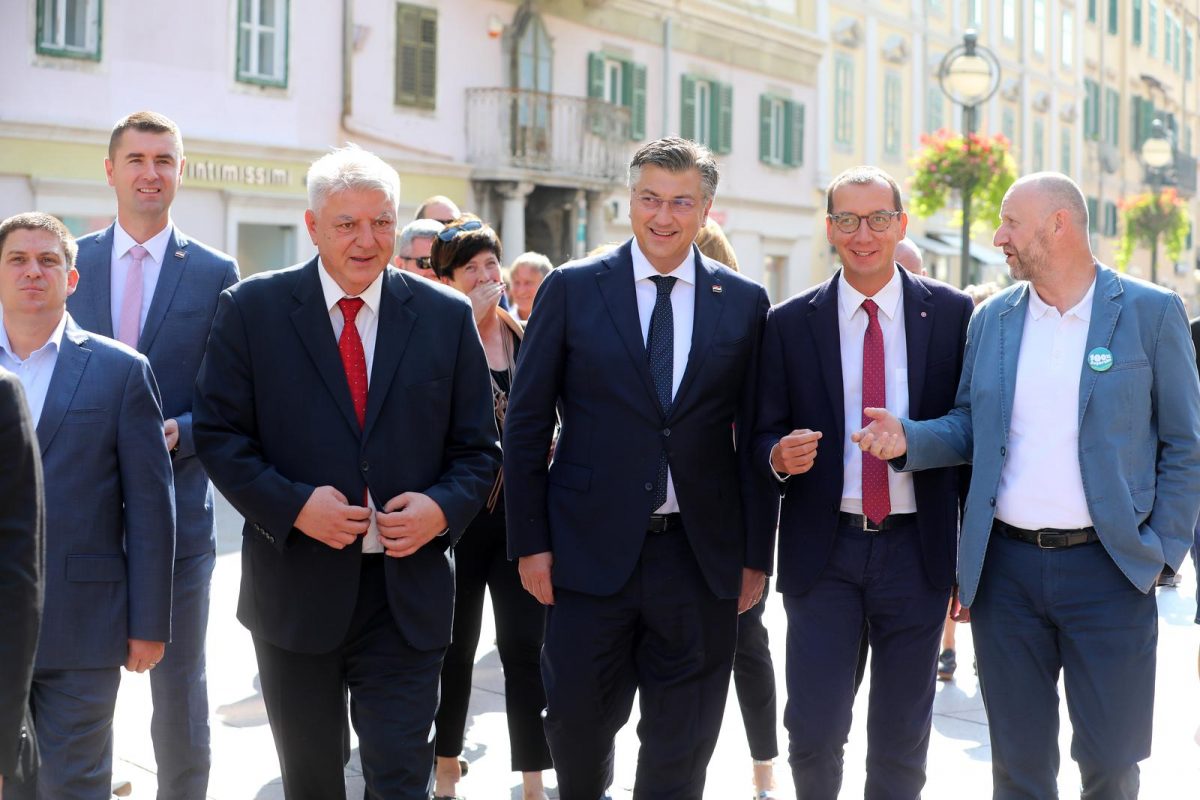 Rijeka: Premijer Plenković u pratnji ministara prošetao gradom i posjetio manifestaciju 100% zagorsko