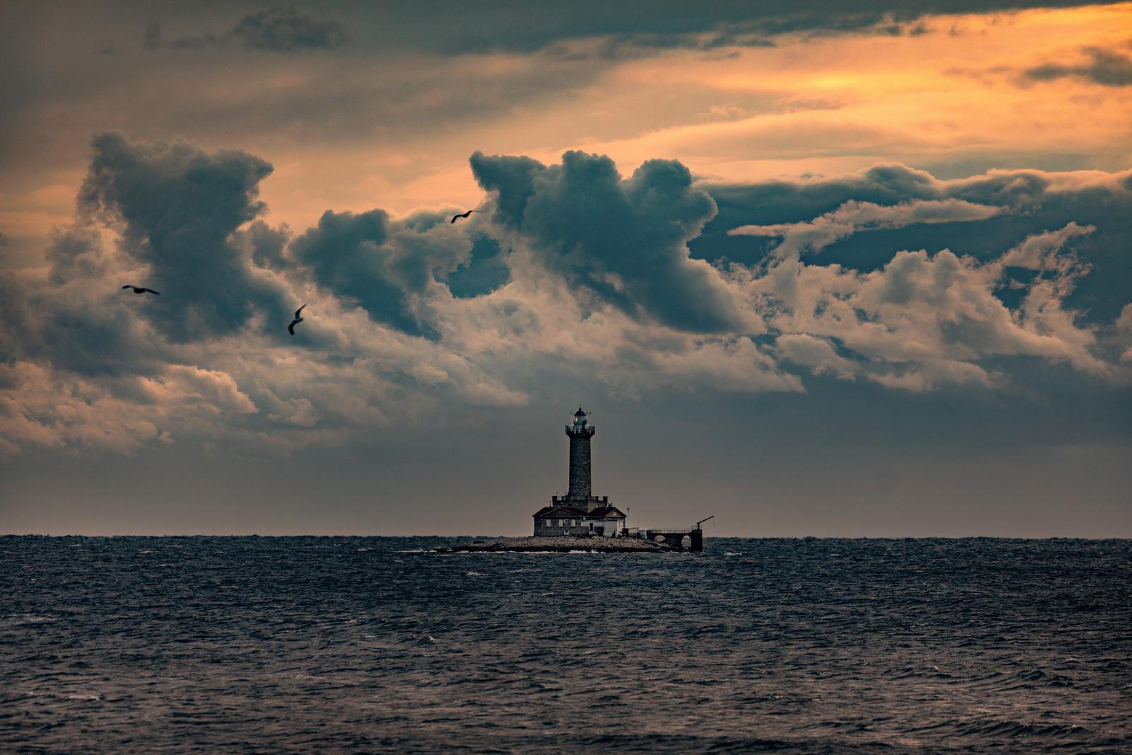 Pula: Oblaci nošeni hladnom burom Pula: Oblaci nošeni hladnom burom
