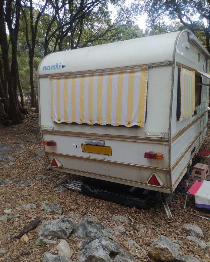 ilegalno kampiranje grad Cres 13