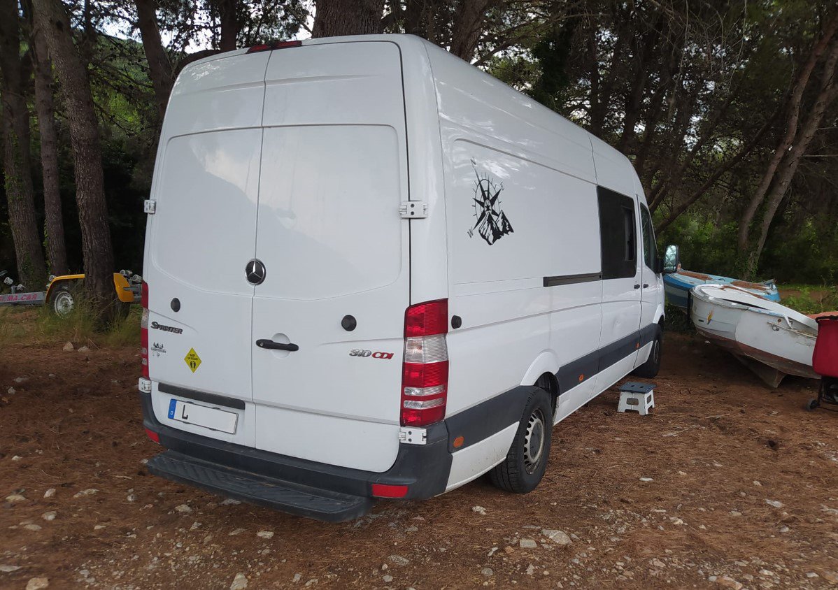 ilegalno kampiranje grad Cres 15