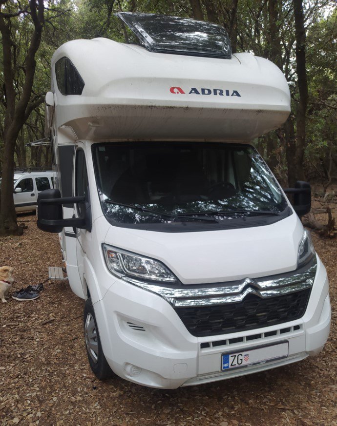 ilegalno kampiranje grad Cres 16