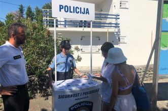 policija info punkt (2)