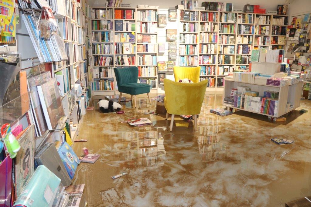 Obilazak-Art-kvarta-u-Benčiću-nakon-velike-poplave-i-kiše_2909-15 Obilazak-Art-kvarta-u-Benčiću-nakon-velike-poplave-i-kiše_2909-15