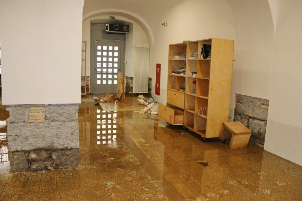 Obilazak-Art-kvarta-u-Benčiću-nakon-velike-poplave-i-kiše_2909-8 Obilazak-Art-kvarta-u-Benčiću-nakon-velike-poplave-i-kiše_2909-8