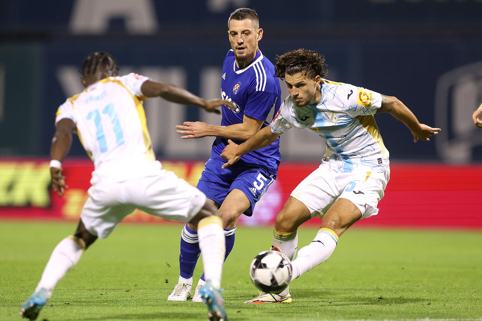 Dinamo i Rijeka sastali se u 8. kolu SuperSport HNL-a Dinamo i Rijeka sastali se u 8. kolu SuperSport HNL-a