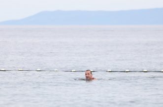 Osmo izdanje humanitarnog plivačkog maratona “Koga briga”, zaplivao i gradonačelnik Filipović