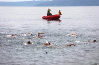 Osmo izdanje humanitarnog plivačkog maratona “Koga briga”, zaplivao i gradonačelnik Filipović