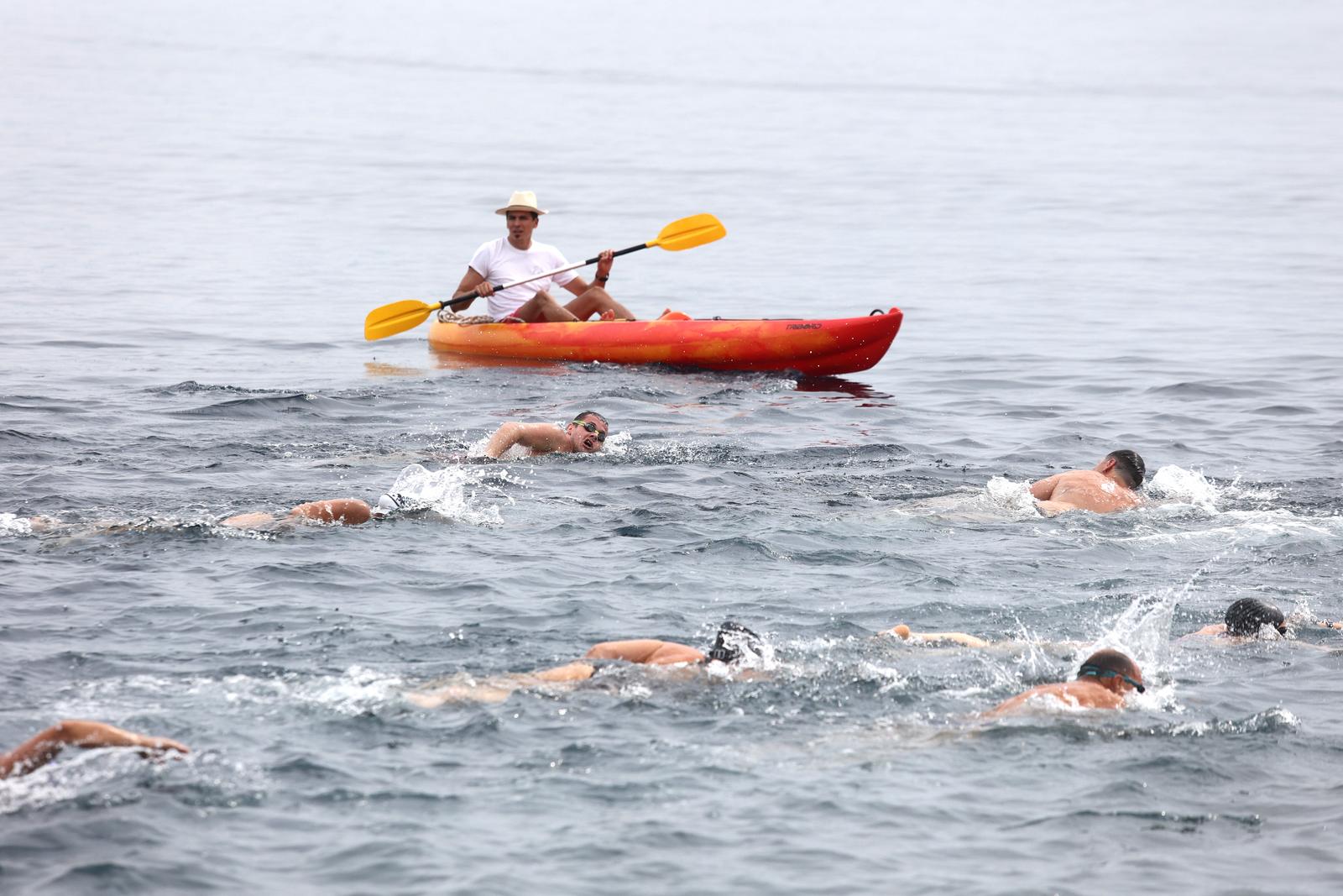 Osmo izdanje humanitarnog plivačkog maratona “Koga briga”, zaplivao i gradonačelnik Filipović