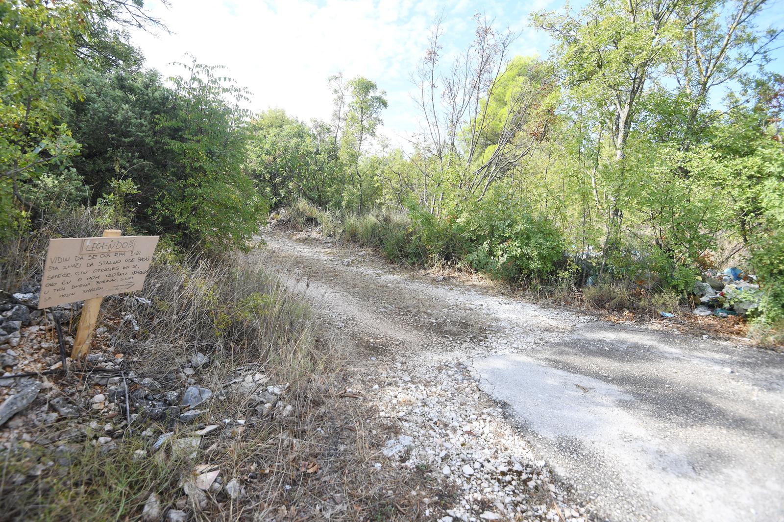Šibenik: Mještanin ostavio poruku nesavjesnom građaninu zbog odlaganja otpada Šibenik: Mještanin ostavio poruku nesavjesnom građaninu zbog odlaganja otpada