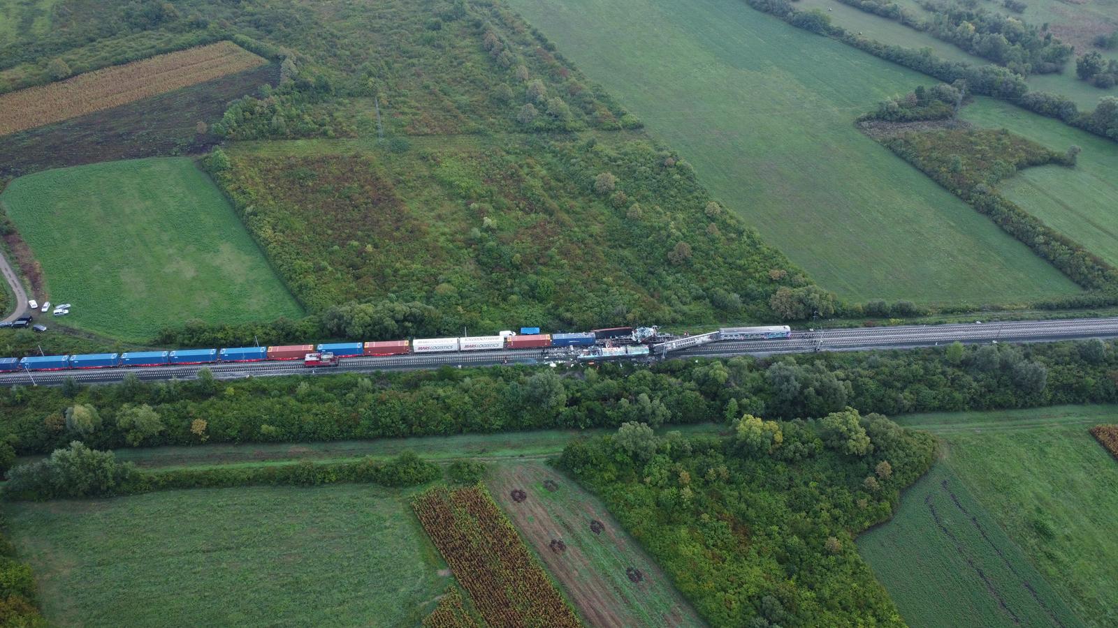 Fotografije iz zraka s mjesta nesreće putničkog i teretnog vlaka
