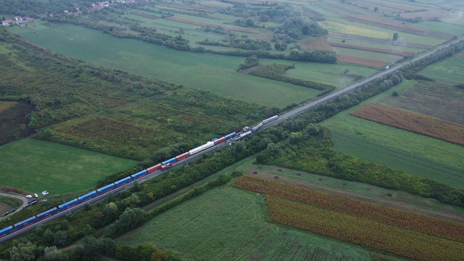 Fotografije iz zraka s mjesta nesreće putničkog i teretnog vlaka