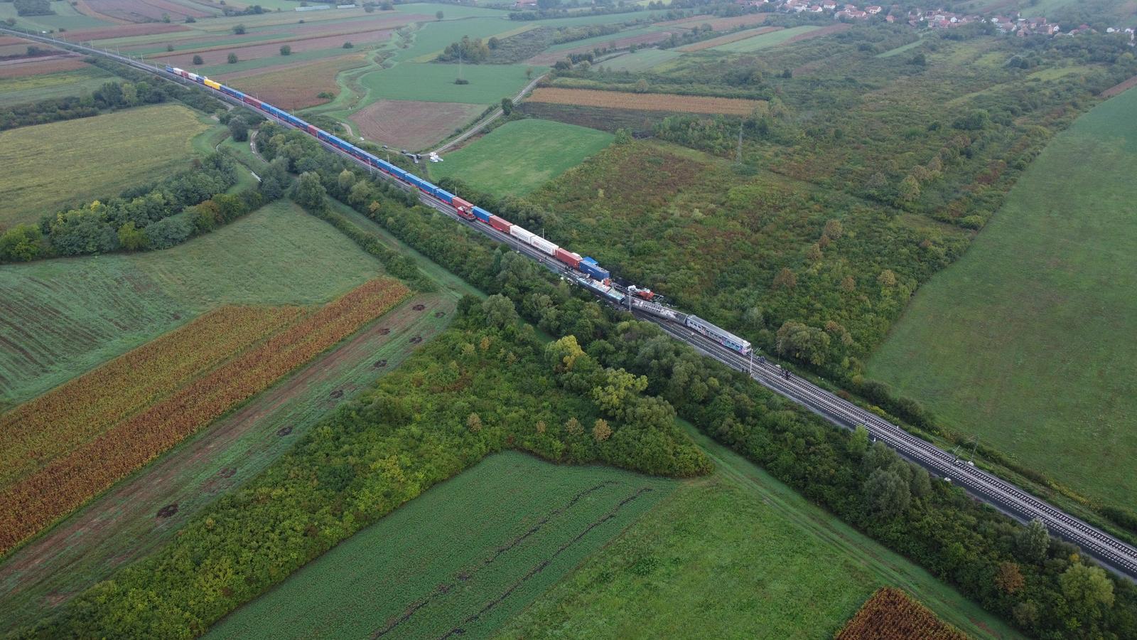 Fotografije iz zraka s mjesta nesreće putničkog i teretnog vlaka