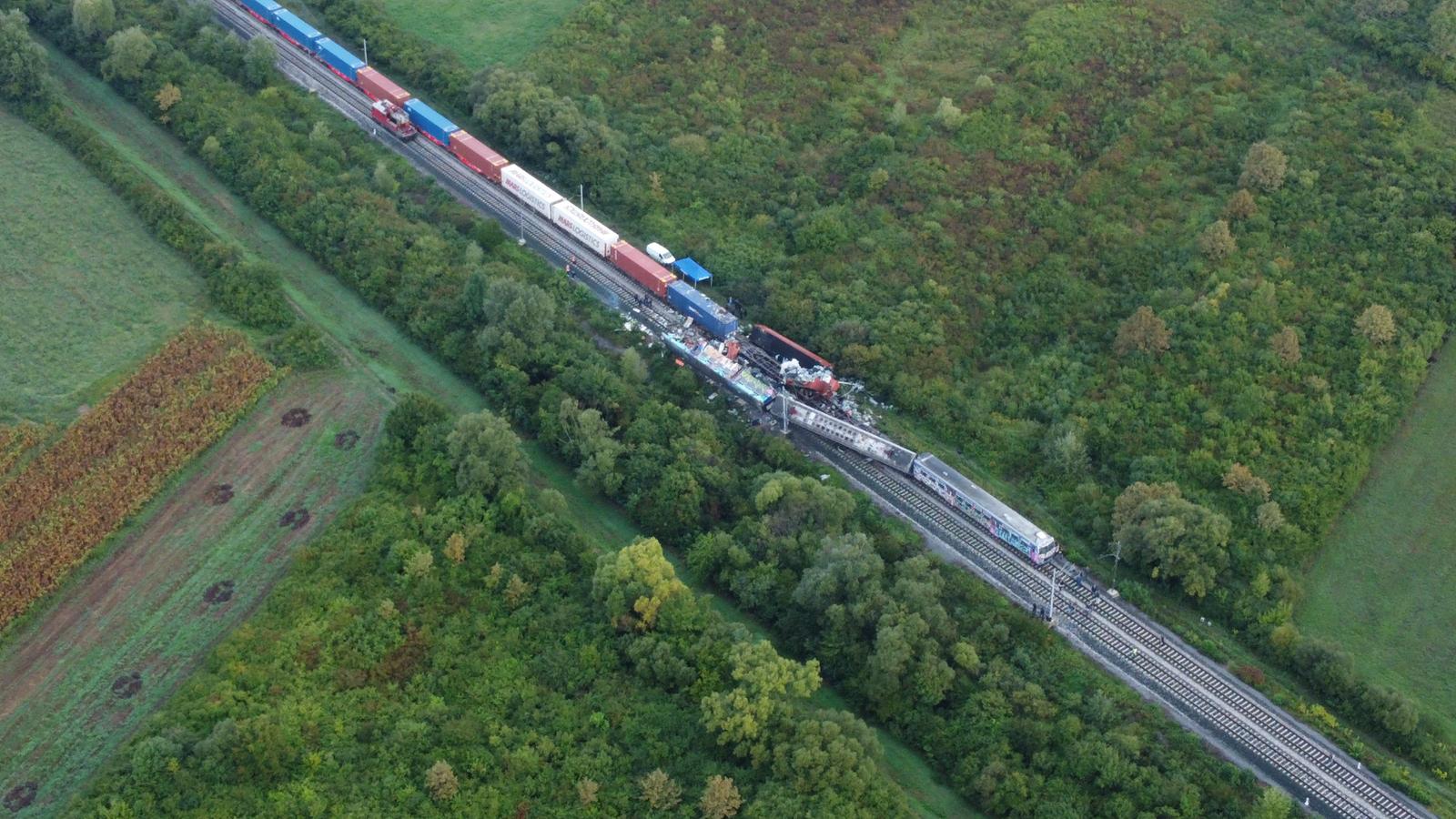 Fotografije iz zraka s mjesta nesreće putničkog i teretnog vlaka