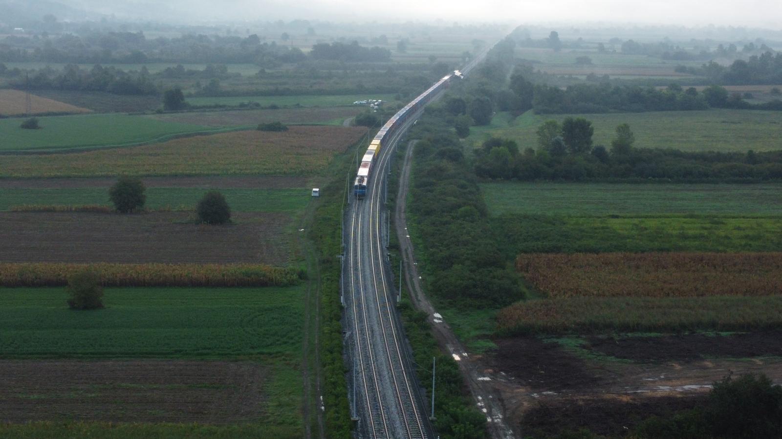 Fotografije iz zraka s mjesta nesreće putničkog i teretnog vlaka