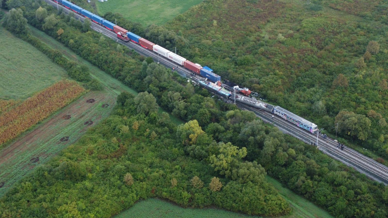Fotografije iz zraka s mjesta nesreće putničkog i teretnog vlaka