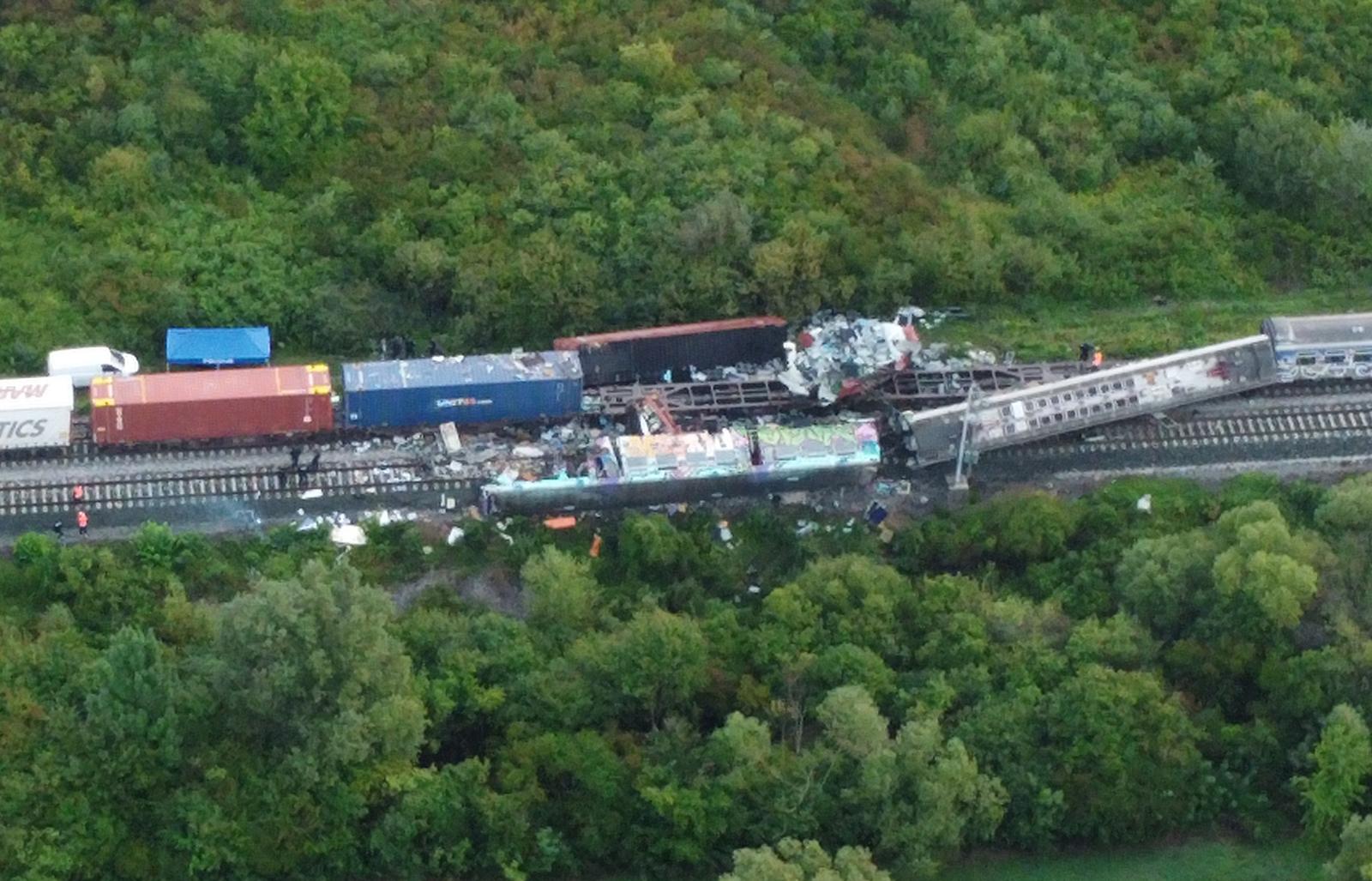 Fotografije iz zraka s mjesta nesreće putničkog i teretnog vlaka