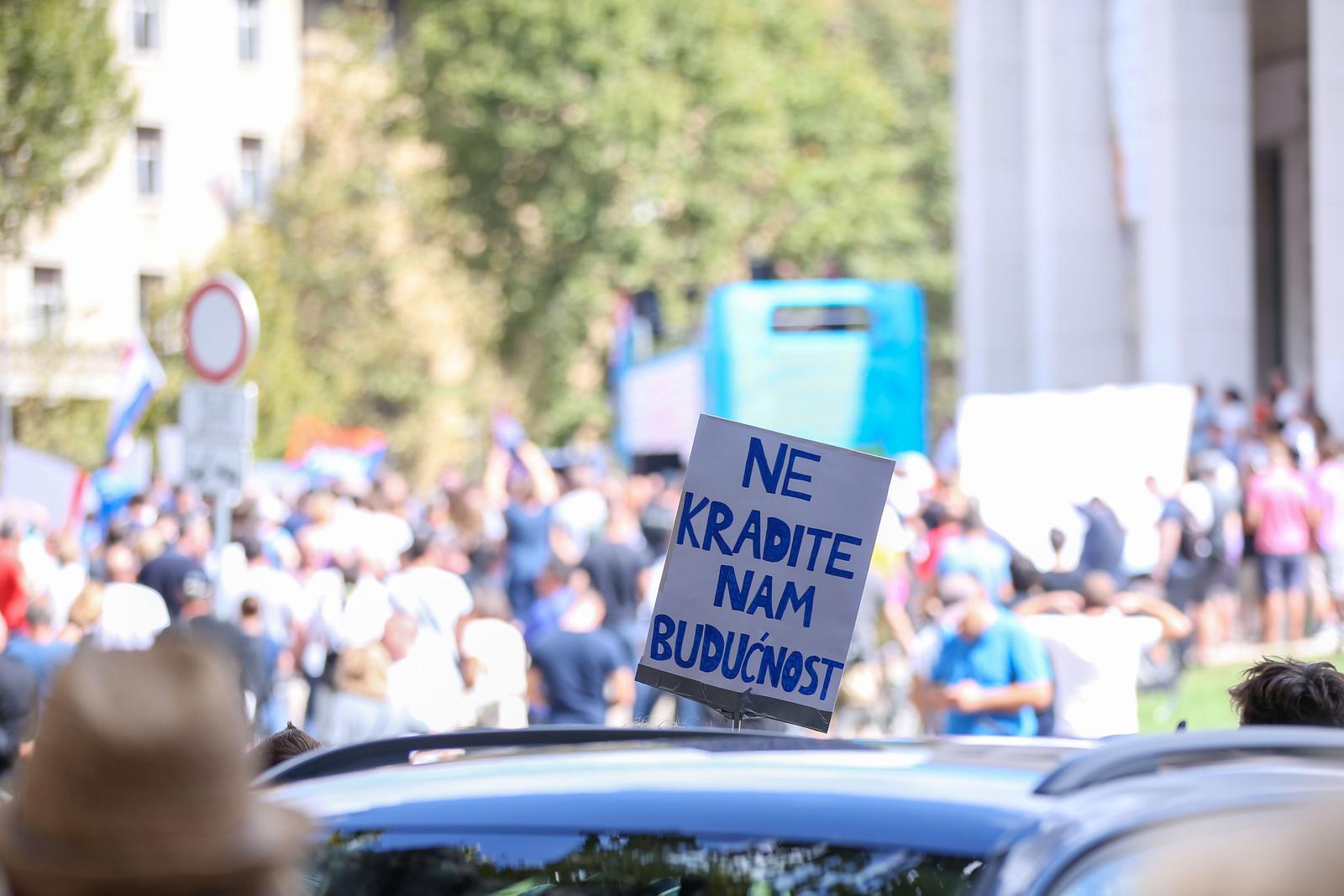 Zagreb: Održan prosvjed “Dajemo vam otkaz” ispred sjedišta HDZ-a