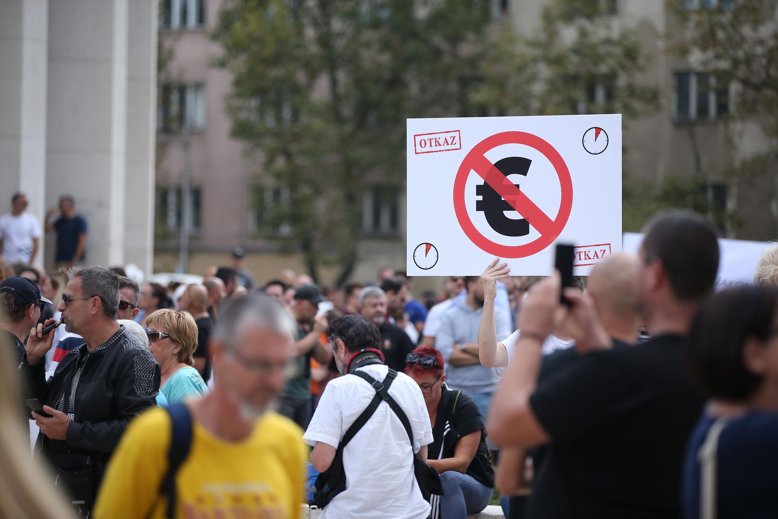 Zagreb: Održan prosvjed “Dajemo vam otkaz” ispred sjedišta HDZ-a