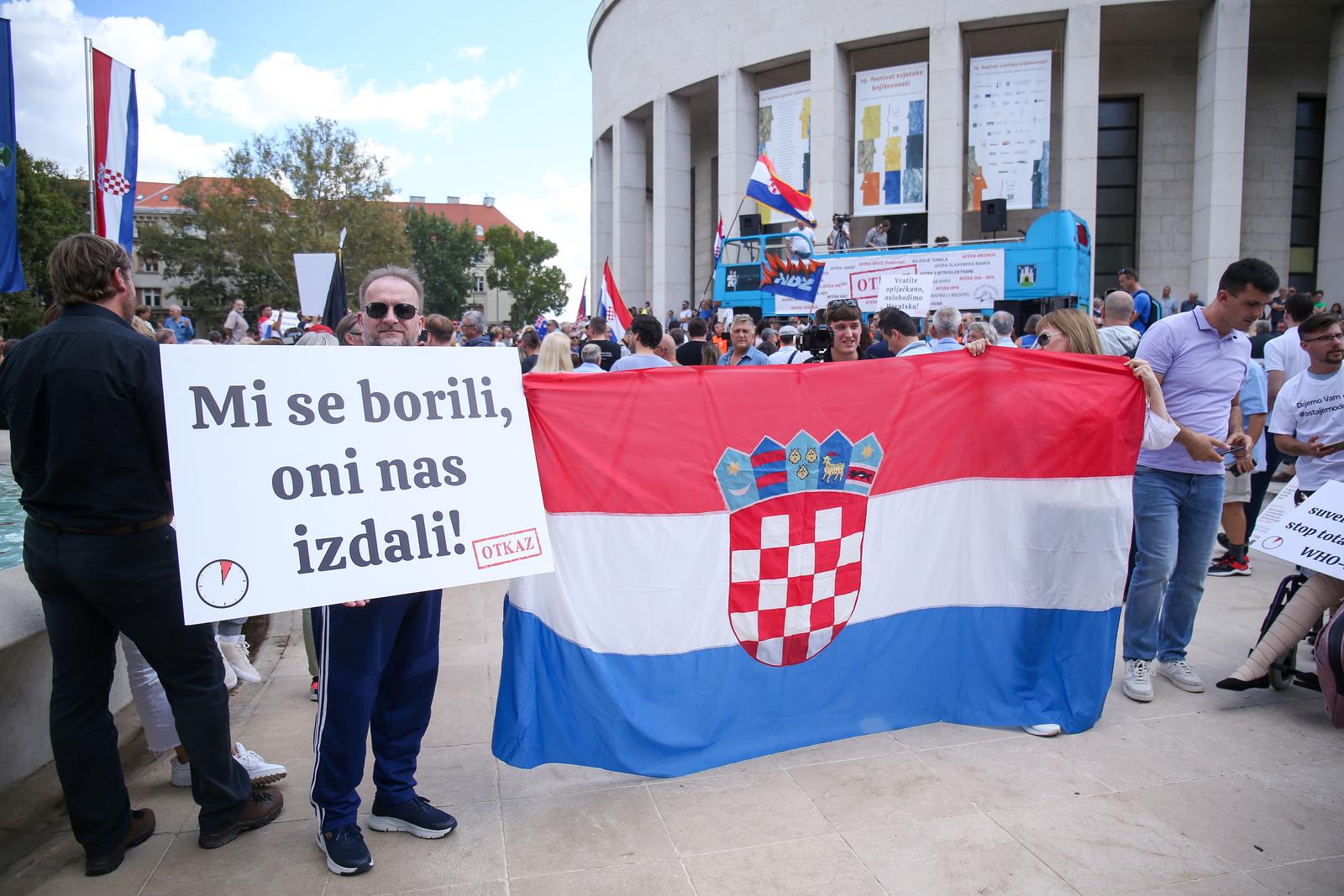 Zagreb: Održan prosvjed “Dajemo vam otkaz” ispred sjedišta HDZ-a